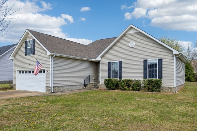 1197 Snoopy Dr, Clarksville, TN 37040