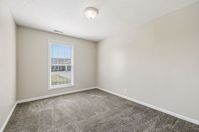 1197 Snoopy Dr, Clarksville, TN 37040