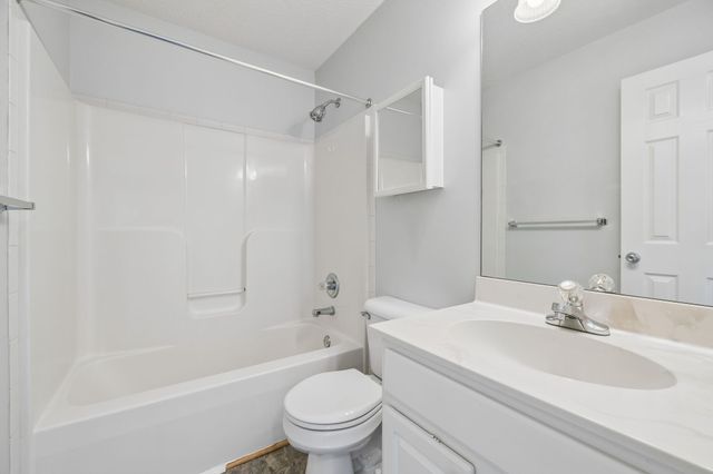 1197 Snoopy Dr, Clarksville, TN 37040