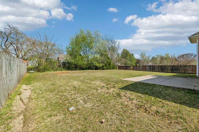 1197 Snoopy Dr, Clarksville, TN 37040