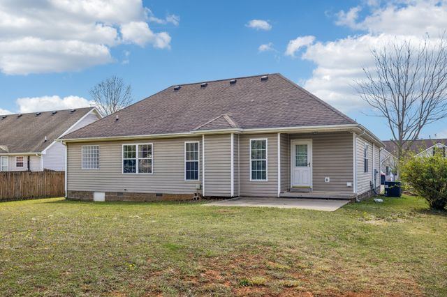 1197 Snoopy Dr, Clarksville, TN 37040