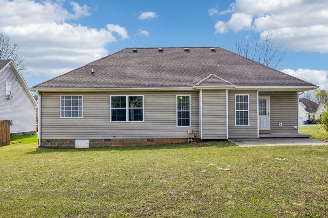 1197 Snoopy Dr, Clarksville, TN 37040