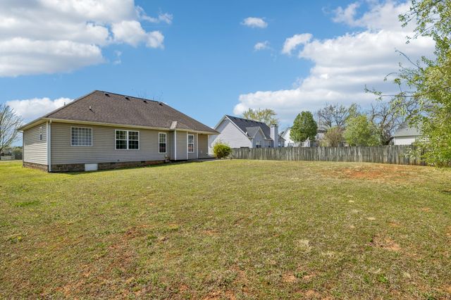 1197 Snoopy Dr, Clarksville, TN 37040