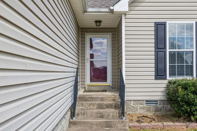 1197 Snoopy Dr, Clarksville, TN 37040