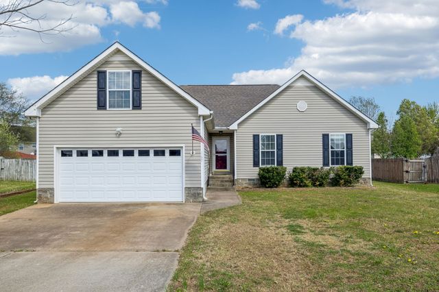 1197 Snoopy Dr, Clarksville, TN 37040