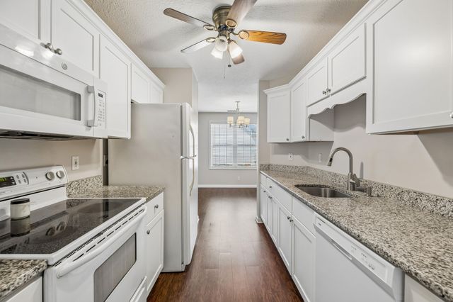 1197 Snoopy Dr, Clarksville, TN 37040