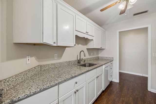 1197 Snoopy Dr, Clarksville, TN 37040