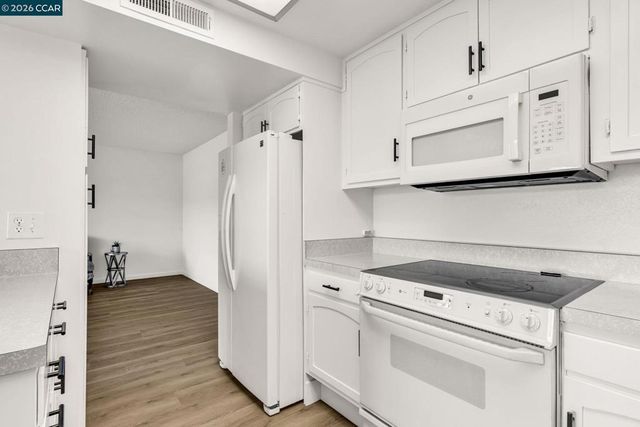 1108 Fairlawn Ct. 6, Walnut Creek, CA 94595