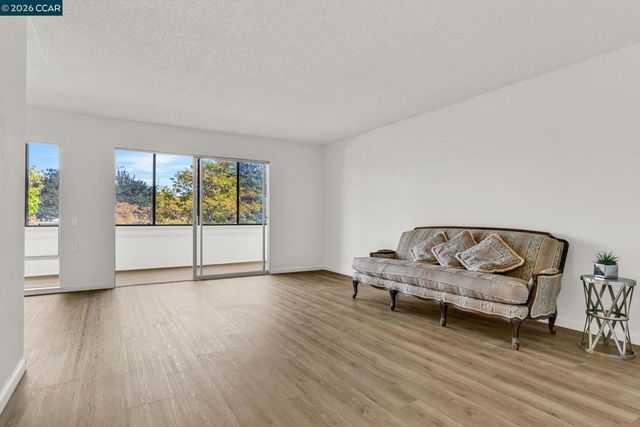 1108 Fairlawn Ct. 6, Walnut Creek, CA 94595