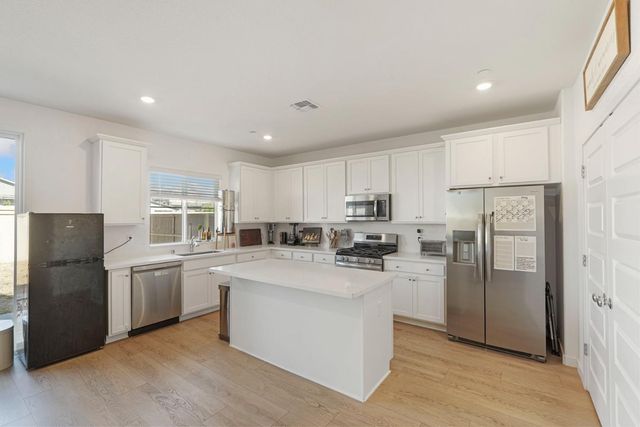 10368 Tower Hill Dr, Stockton, CA 95219