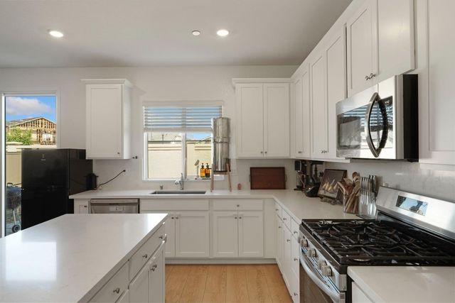 10368 Tower Hill Dr, Stockton, CA 95219