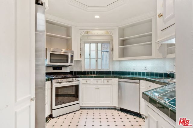 877 Montecito Drive, Los Angeles, CA 90031