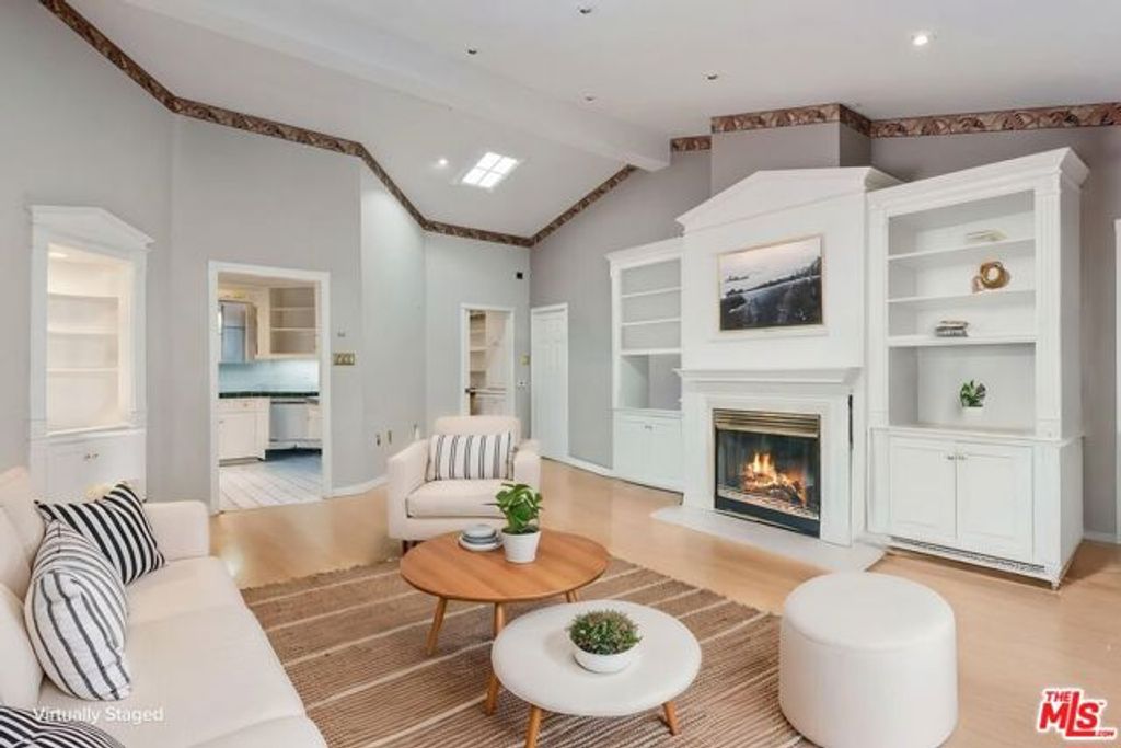 877 Montecito Drive, Los Angeles, CA 90031