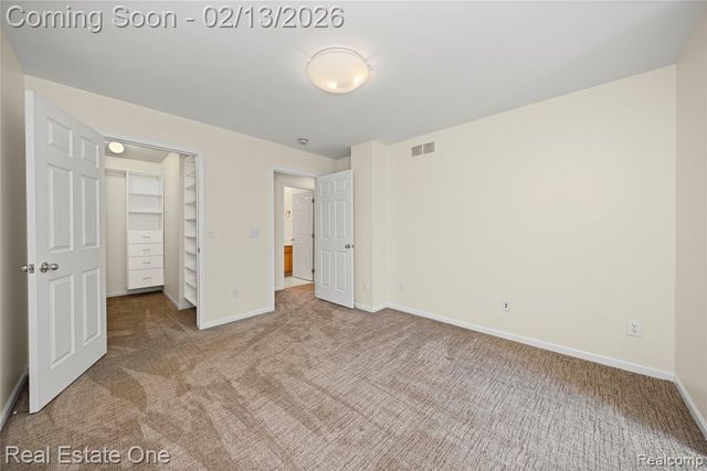 38282 Saratoga Circle, Farmington Hills, MI 48331