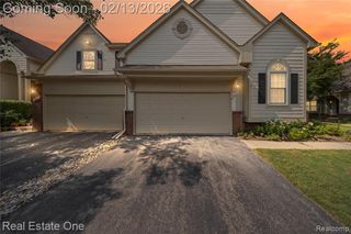 38282 Saratoga Circle, Farmington Hills, MI 48331