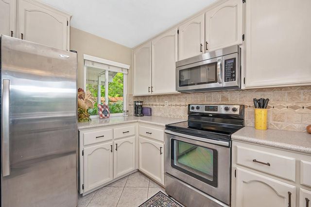 430 Flower Dr, Folsom, CA 95630