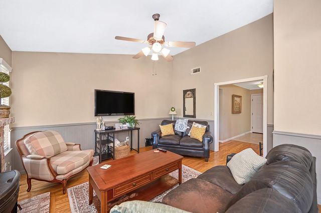 430 Flower Dr, Folsom, CA 95630