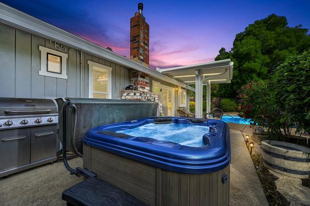 430 Flower Dr, Folsom, CA 95630