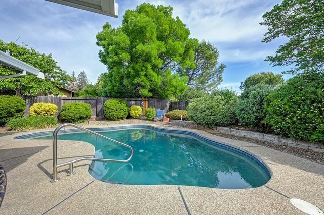 430 Flower Dr, Folsom, CA 95630