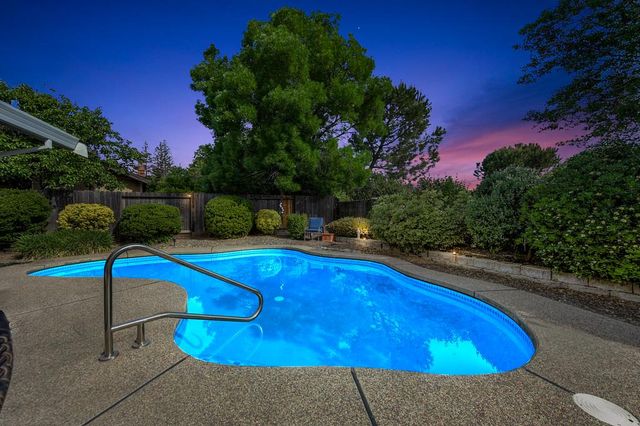 430 Flower Dr, Folsom, CA 95630