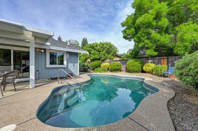 430 Flower Dr, Folsom, CA 95630