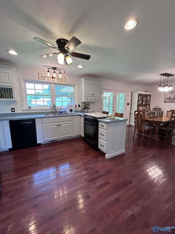 468 Becky Allen Circle, Rainbow City, AL 35906