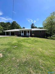 468 Becky Allen Circle, Rainbow City, AL 35906