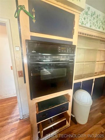 202 Bradley Place, Bartlesville, OK 74006