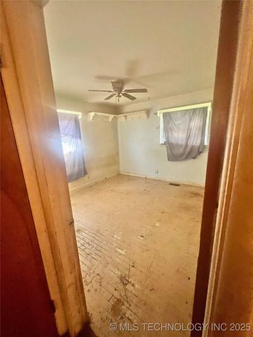 202 Bradley Place, Bartlesville, OK 74006