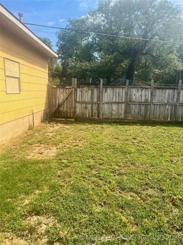 202 Bradley Place, Bartlesville, OK 74006