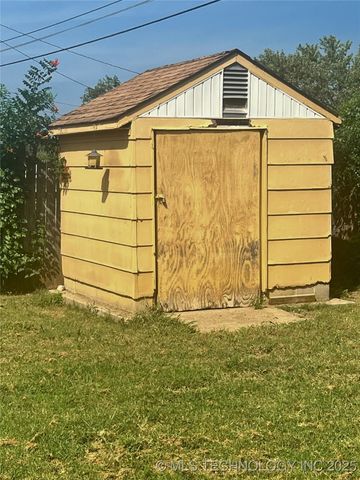 202 Bradley Place, Bartlesville, OK 74006