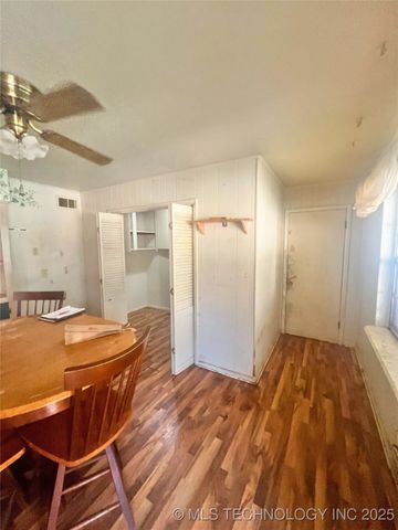 202 Bradley Place, Bartlesville, OK 74006