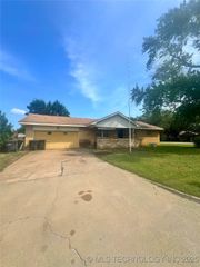 202 Bradley Place, Bartlesville, OK 74006