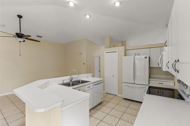 3915 FONSICA AVENUE, North Port, FL 34286