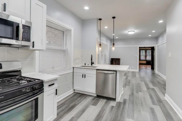 8008 S Loomis Boulevard, Chicago, IL 60620