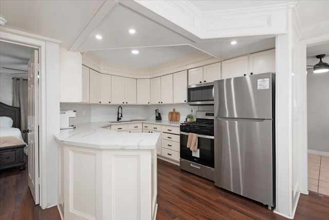 215 Caplin Street, Houston, TX 77022