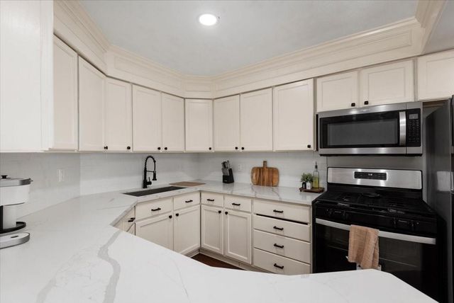 215 Caplin Street, Houston, TX 77022