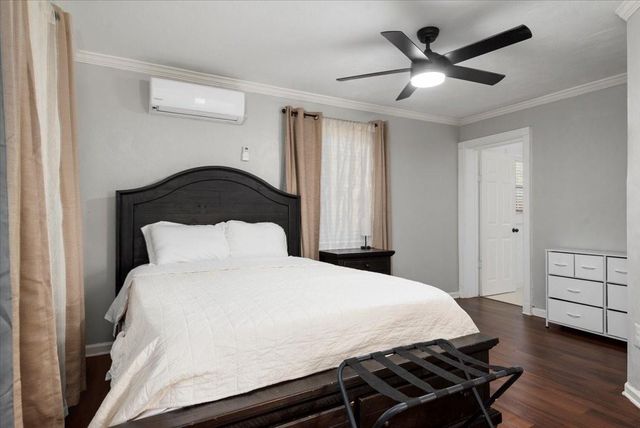215 Caplin Street, Houston, TX 77022