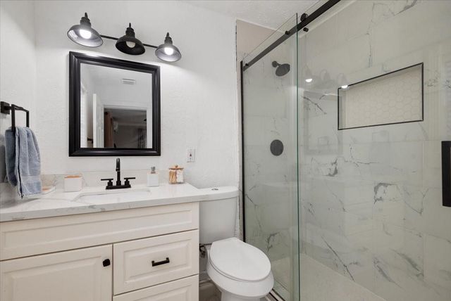 215 Caplin Street, Houston, TX 77022