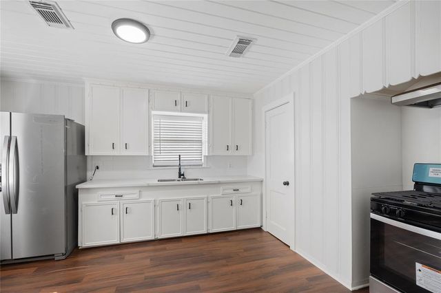 215 Caplin Street, Houston, TX 77022