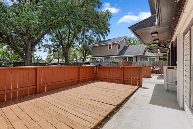 215 Caplin Street, Houston, TX 77022