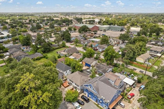 215 Caplin Street, Houston, TX 77022