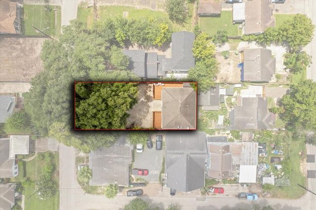 215 Caplin Street, Houston, TX 77022