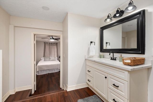 215 Caplin Street, Houston, TX 77022