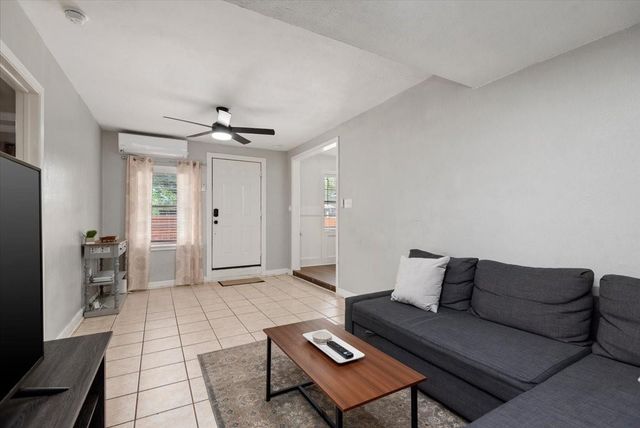 215 Caplin Street, Houston, TX 77022