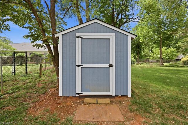 100 Edinborough Drive, Mebane, NC 27302