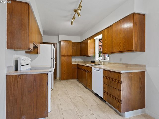 363 9TH St, Washougal, WA 98671