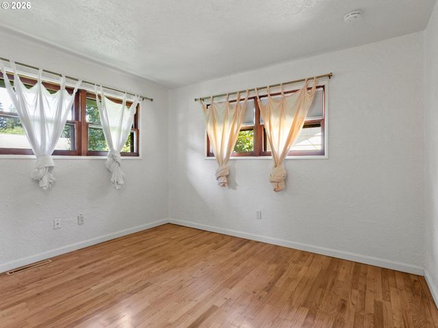 363 9TH St, Washougal, WA 98671