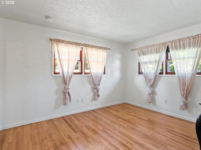 363 9TH St, Washougal, WA 98671