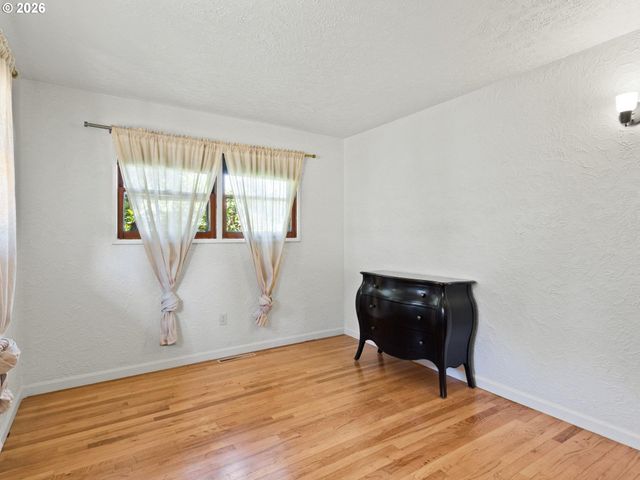 363 9TH St, Washougal, WA 98671